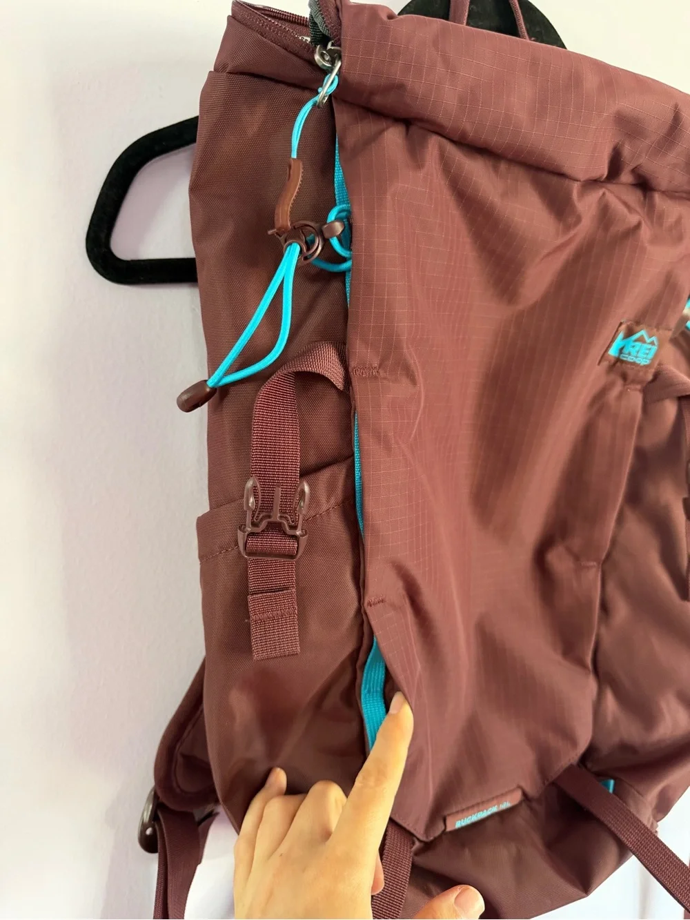 NWOT REI Maroon Ruckpack 18L Camping Hiking Backpack with Turquoise Accents
